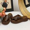 Ретро баотоу полушлепанцы женские летние 2025 новые на высокой толстой подошве крутые шлепанцы универсальные пляжные римские туфли