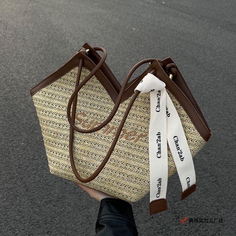 Internet celebrity large capacity bag new straw bag women's bag niche design shoulder bag versatile woven tote bag