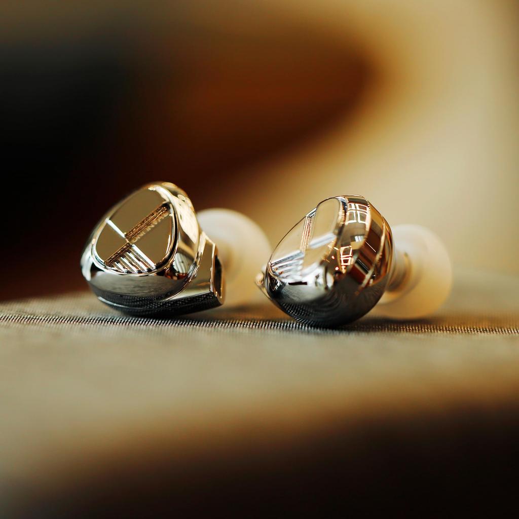 SHANLING SONO S Гибридные наушники Диафрагма Звуковая катушка HCCAW Сменные звуковые фильтры Сертифицированный совместимый кабель OFC Компактные и легкие Проводные