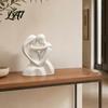 Белые матовые украшения 3D-печать Обнимающаяся пара Скульптура в форме сердца Романтическое объятие Фигурка с отделкой Скандинавский стиль Декор Минималистичный