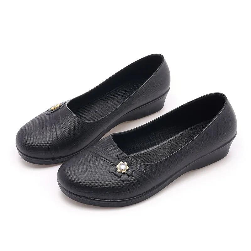 WTEMPO Женская кухонная водонепроницаемая нескользящая рабочая обувь на все времена года из ПВХ с мелким носком, повседневная обувь на плоской подошве с мягкой толстой подошвой