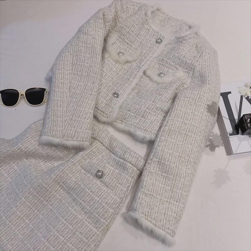 Женский костюм в твидовом стиле: Комплект из короткого пальто и юбки на осень/зиму