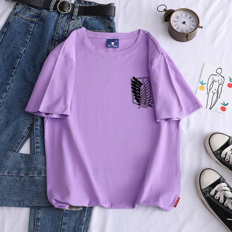 Футболка цвета карамели с логотипом Attack on Titan