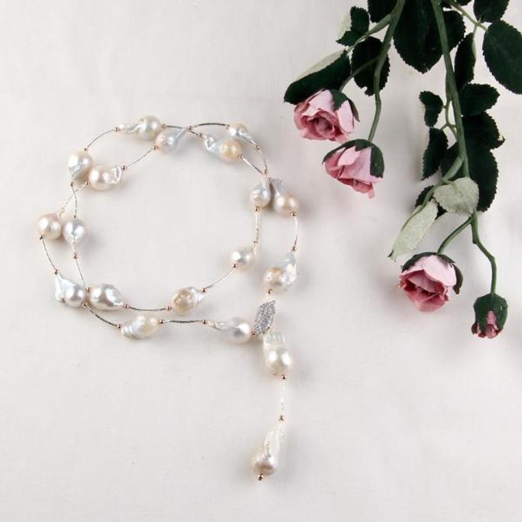 Atria's luxurious and stylish baroque pearl Y-shaped necklace, JONNEJJ0001WH
