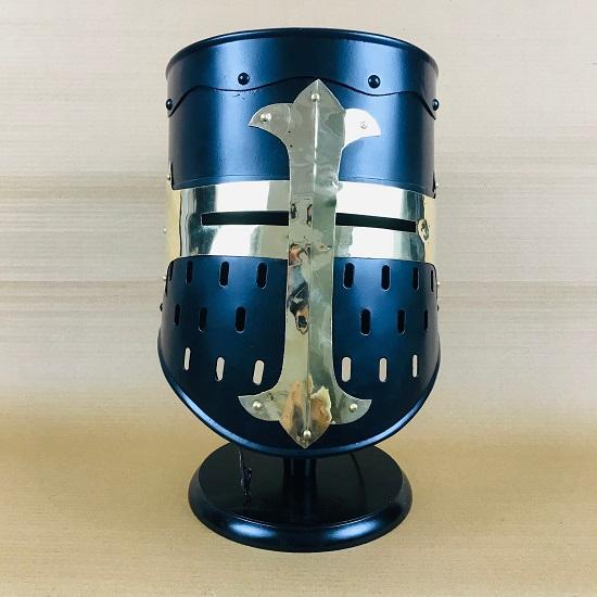 Королевский ремесленный крестоносец, черный дизайн, средневековый рыцарский доспех, латунный крест Мейсона, бесплатная деревянная подставка, шлем тамплиера викинга