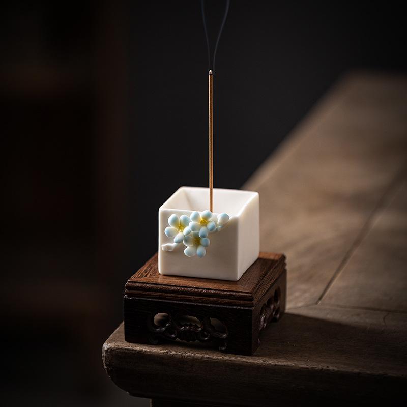 Креативная ручная работа, подщипнутая слива, подставка для благовоний, чайный столик, белый фарфор, столик для благовоний, подставка для благовоний, вертикальная вставка для благовоний, маленькое украшение