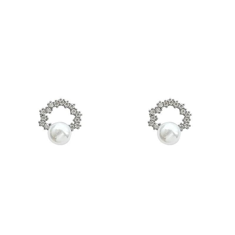 Light luxury hollow pearl ear clips, women's no holes, exquisite zircon stud earrings, high-grade mosquito coil disc earrings, no earholes.