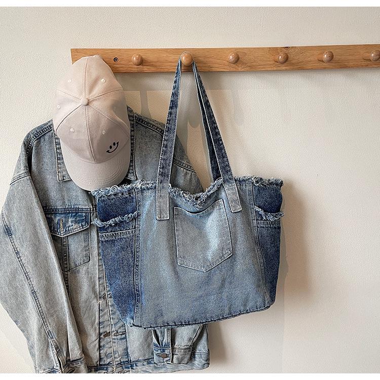 Нишевая джинсовая сумка-тоут с необработанным краем 2025, женская сумка через плечо большой вместимости для поездок на работу с модным шелковым платком