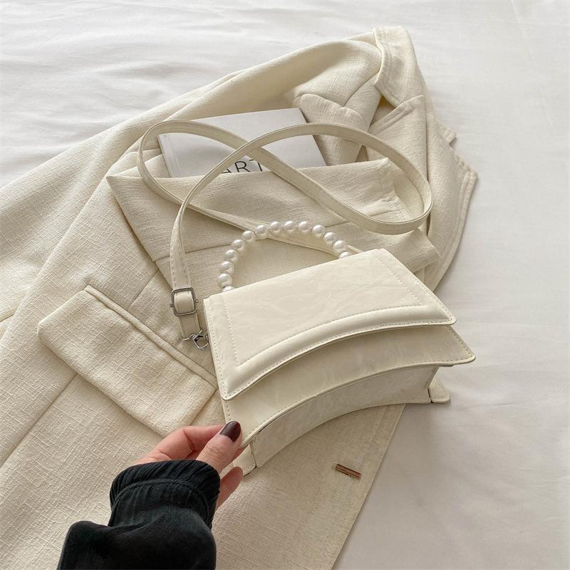 Мода 2025 лето новый модный дизайн на одно плечо через плечо зарубежный стиль однотонный ретро свежий жемчуг портативный через плечо