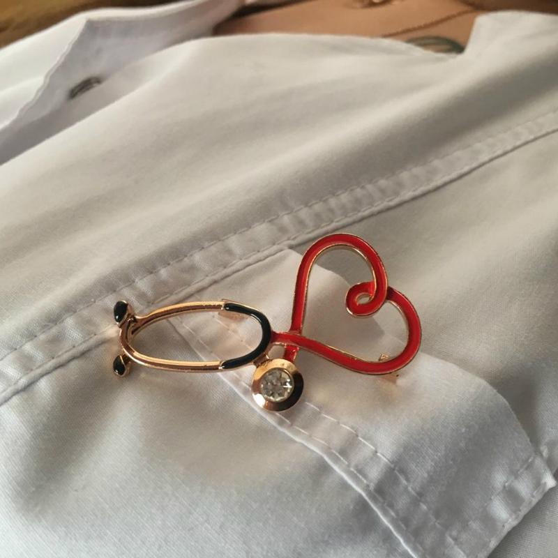 Blucome Copper Love Heart Stethoscope Brooches For Women Men Doctor Nurse Medical Brooch Collar Clip Badge Pins Christmas Gift