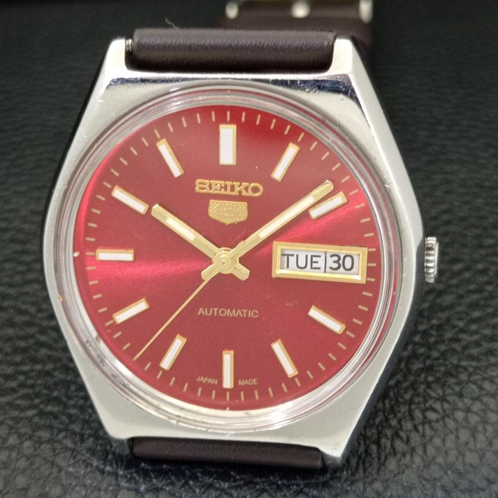 ЯПОНИЯ ВИНТАЖ SEIKO 5 АВТОМАТИЧЕСКИЕ МУЖСКИЕ ЧАСЫ КРАСНЫЙ ЦИФЕРБЛАТ a701292-5 R206a-a701292