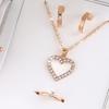 Набор из 4 предметов Женский набор с бриллиантовой инкрустацией Любовь Циркон с модным темпераментом Сладкий и креативный дизайн Ожерелье в форме сердца