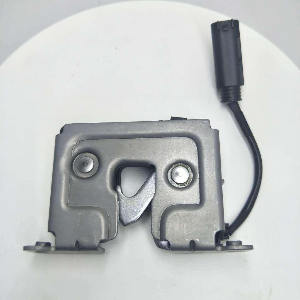 BMW E60/E61/E87/E90 Замок капота защелка пыльник 51237115229