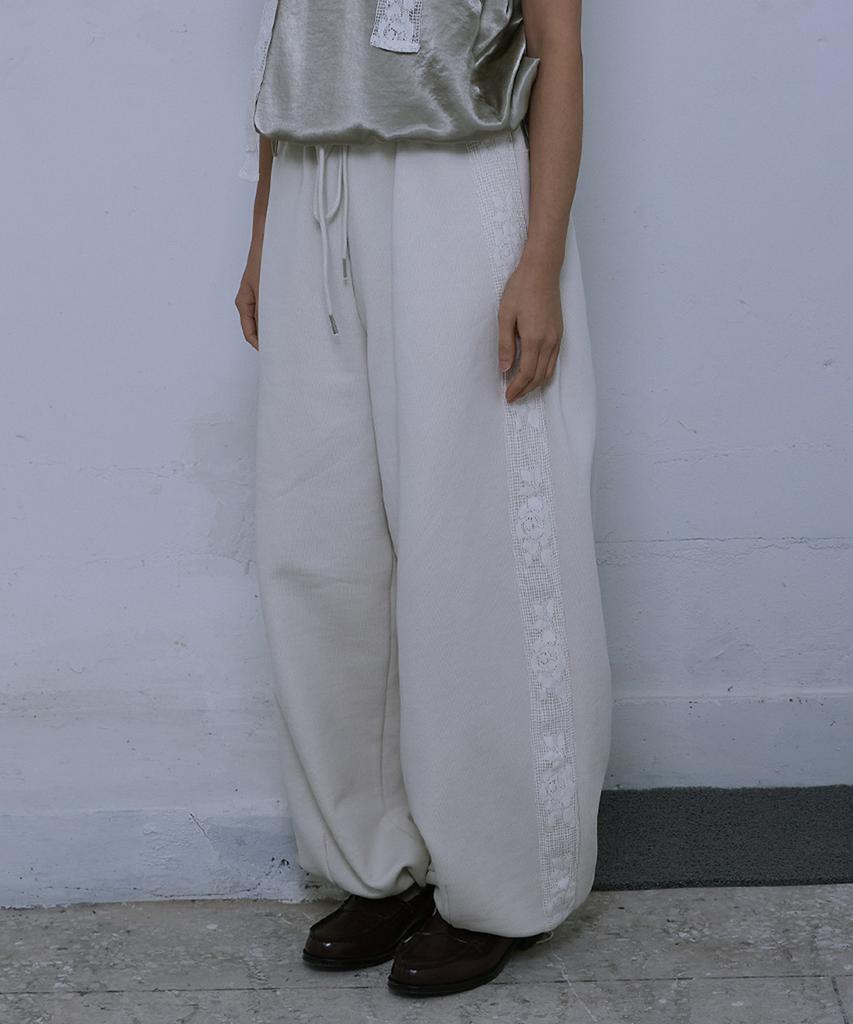 HOKUSPOKUS Vintage Floral Sweatpants_Cloud White