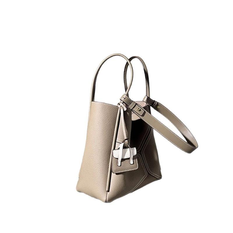 A Fashionable and High-end Handbag for Women A Versatile Single-shoulder Underarm Bag and A Genuine Leather Tote Bag