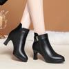 Модные зимние теплые женские сапоги с металлическим декором, черные, с острым носком, на квадратном каблуке, лаконичные офисные сапоги из мягкой кожи с толстой подошвой, нескользящие