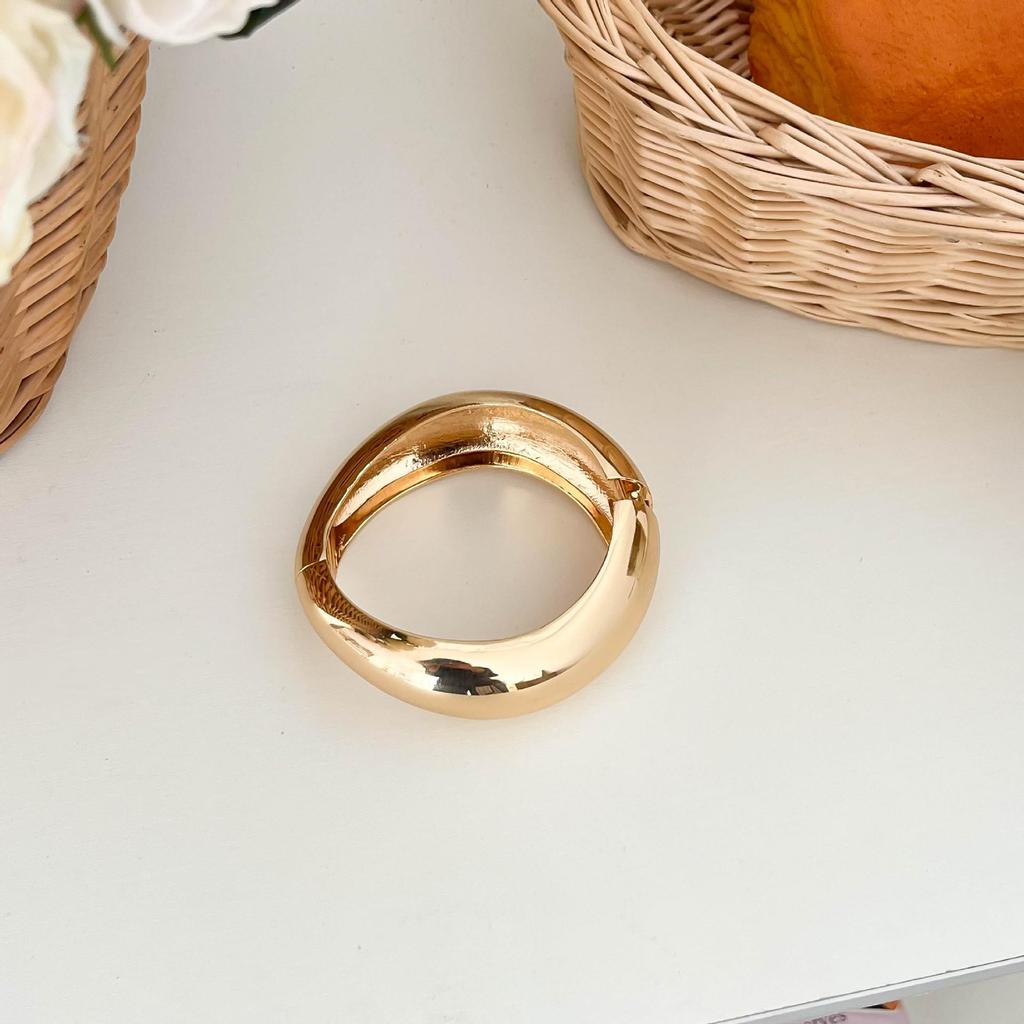 Браслет-манжета с переплетающимися кольцами - Европейский и американский дизайн в стиле легкой роскоши для женщин