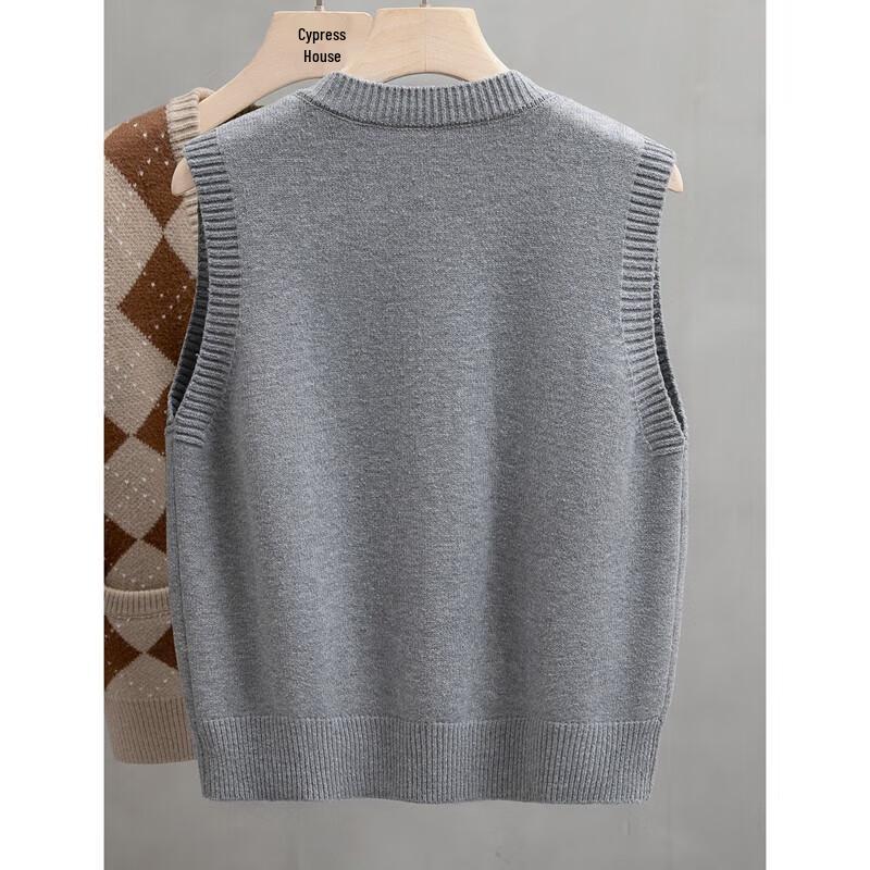 Женский вязаный жилет с круглым вырезом