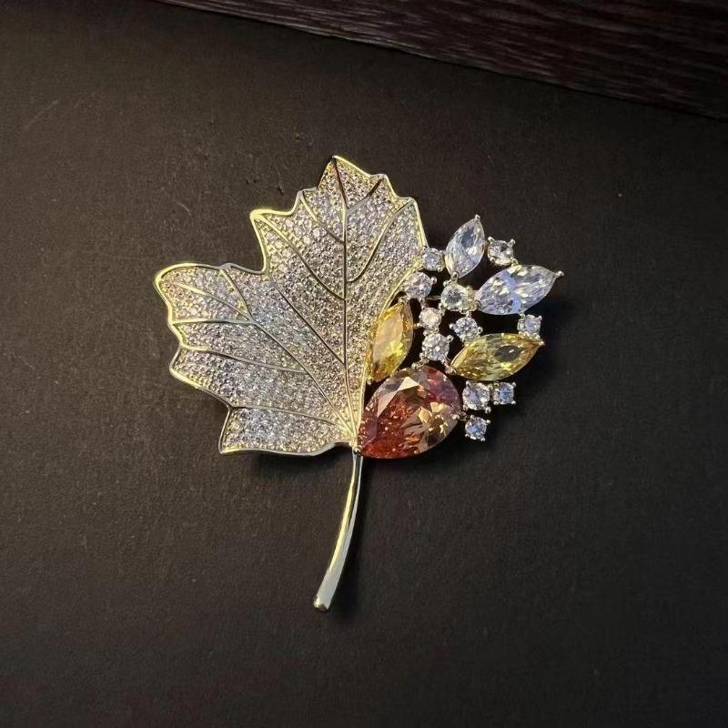 Brooch High-End Sense Niche High-End Women'S Silk Scarf Buckle Alloy Corsage Small Fragrant Wind Pearl Rhinestone High-End