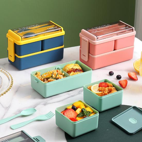 Двойной пластиковый ланч-бокс на 1400 мл. Три герметичных отделения. Избегайте смешивания продуктов. Идеально подходит для обеда в микроволновой печи.