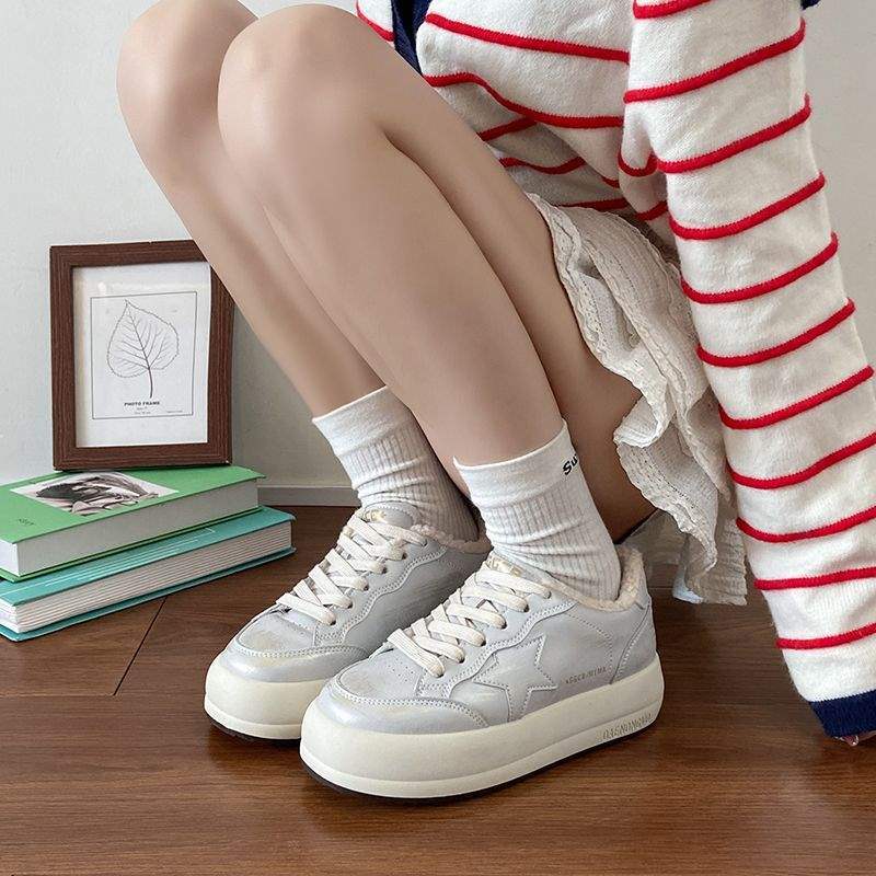 2025 зима новая корейская версия перламутровая полированная кожа на шнуровке круглый носок платформа повседневные кеды плюшевые туфли женские