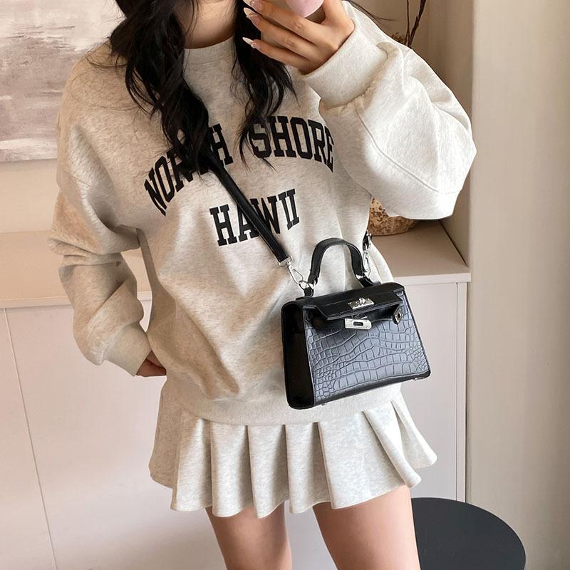 Женская сумка 2025 новая сумка женская осенне-зимняя модная универсальная сумка-мессенджер с крокодиловым узором портативная маленькая квадратная сумка