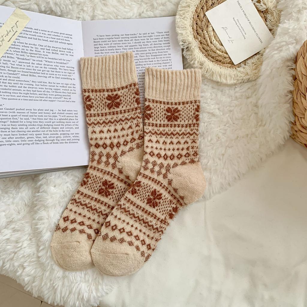 Winter Fashion Special Ethnic Style Thick Woolen Socks Retro Thickened Warm Rabbit Wool Socks for Women Polka Dot Ethnic Style Cashmere Socks