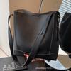 This Year's Popular Bag Bucket Bag Women's 2025 New Commuter Fashion Shoulder Bag Retro Versatile Casual Messenger Bag