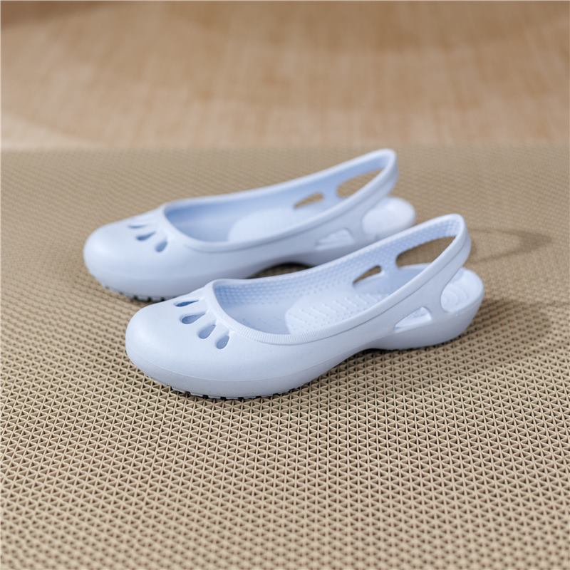Summer Lightweight Non-Slip Hole Shoes Women's Flat Sandals Nurse Shoes Casual Jelly Beach Shoes Female Waterproof Flip Flops