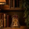 Праздничная полка-витрина Рождественская деревня Вечный колокольчик, Винтажный светящийся вращающийся снежный пейзаж Декор Настольные коллекционные предметы с ангельским венком
