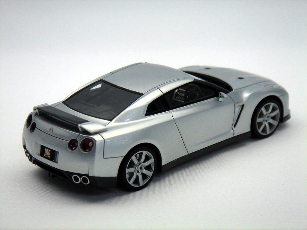 Юбилейная смоляная миниатюрная модель автомобиля Nissan Готовое изделие 1/43 GT-R Прототип/Серебристый