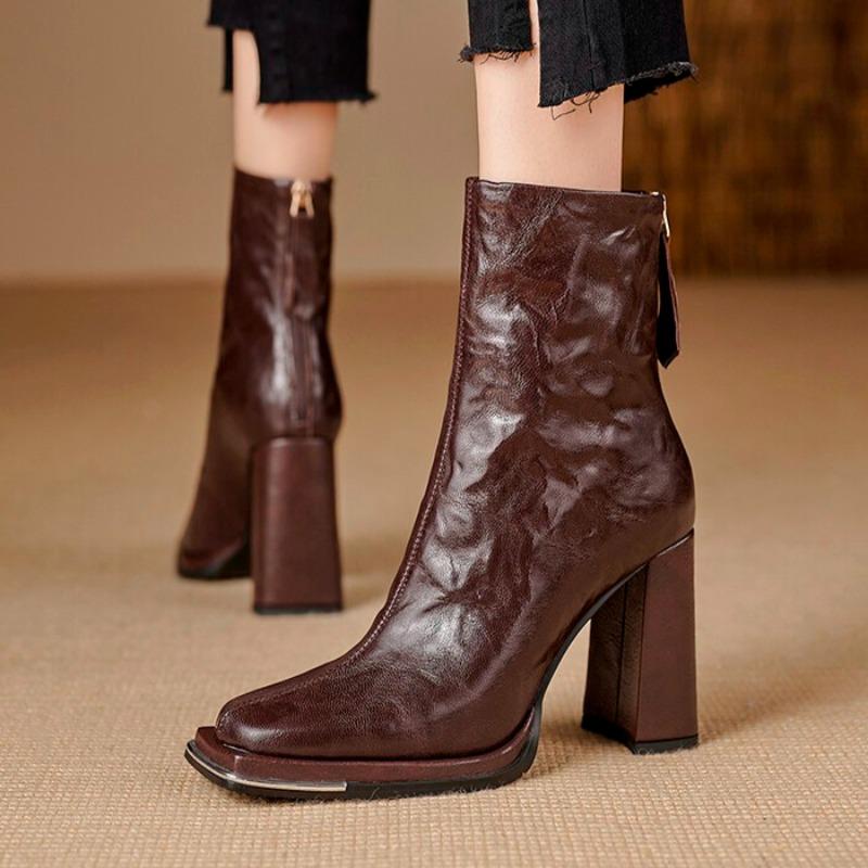 Женские ботильоны на высоком каблуке, модные кожаные туфли с квадратным носком, зимняя трендовая обувь для офиса 2025 года, элегантные массивные ботинки для женщин
