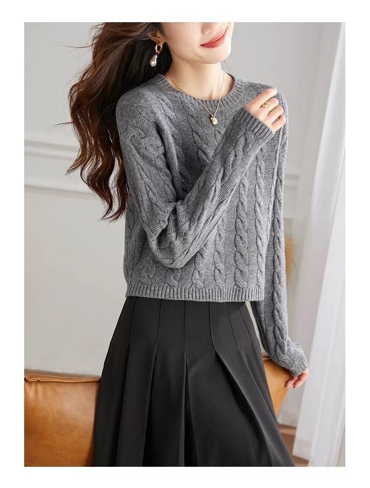 Короткий вязаный свитер с высокой талией для женщин на осень и зиму 2025, новый свитер с круглым вырезом и косами в иностранном стиле, зимняя база под одежду