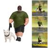 Смоляная модель в масштабе 1:64, изображающая мужчину, гуляющего со своей собакой. Миниатюрная фигурка для поделок и коллекционных витрин.