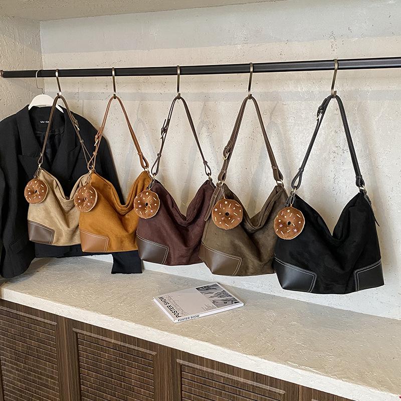 Retro matte tote bag 2026 autumn and winter new simple large-capacity student class armpit bag shoulder messenger bag
