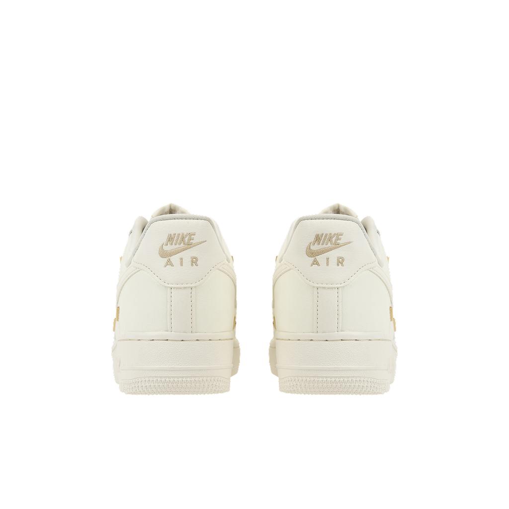 Nike Air Force 1 07 LX Mini Swoosh — женские кроссовки цвета металлик, золото, белый парус FV3654-111