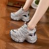 Женские кроссовки на толстой подошве 2025 осень новинка корейская версия трендовые повседневные спортивные туфли универсальные на мягкой подошве с внутренней платформой женские туфли