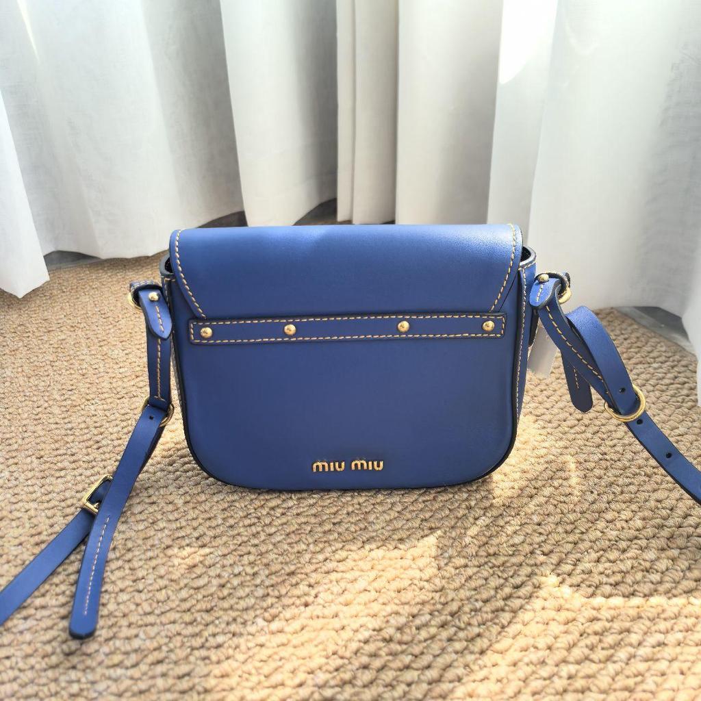 [Pre-Owned] Blue Leather Shoulder Bag - Very Good #1FP80OS