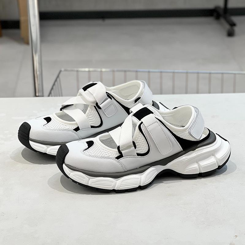 Thick Soled Sandals with Hollowed Out Mesh Breathable and Comfortable Casual and Versatile Sandals