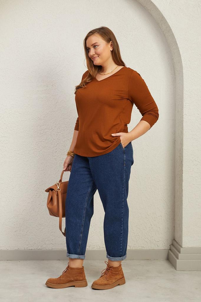 Женская футболка большого размера с кружевной отделкой на спине