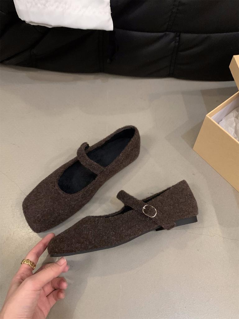 Корейская версия женских туфель Мэри Джейн на плоской подошве, новые осенне-зимние черные нежные универсальные туфли из плюша 2024 года