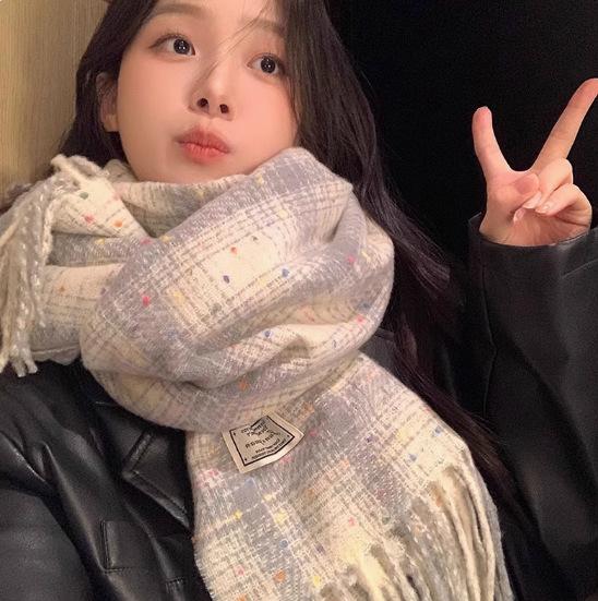 Plaid scarf female Korean atmosphere warm new dry powder autumn and winter Korean version soft fringed shawl