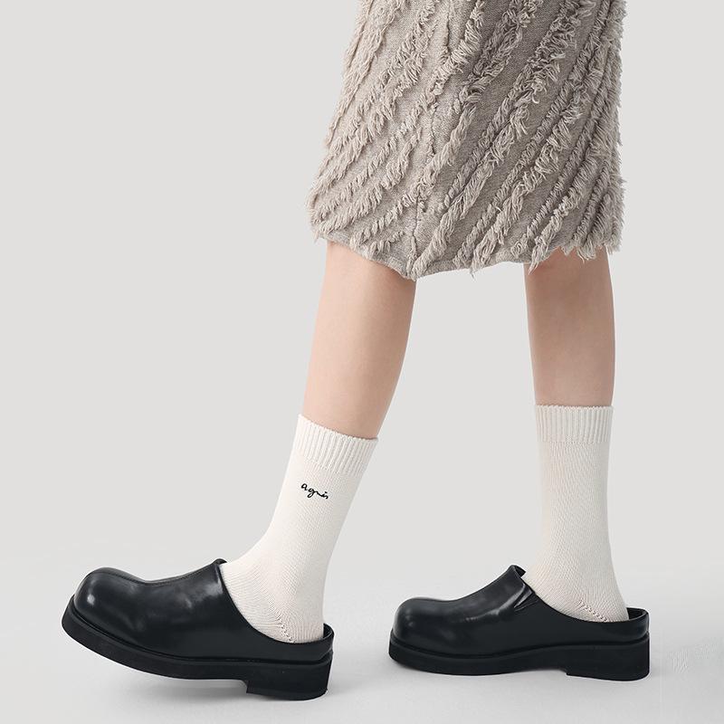 Женские носки Renaissance средней длины с вышитыми буквами — однотонные, дышащие, с толстой вязкой, идеально подходят для весны и осени.