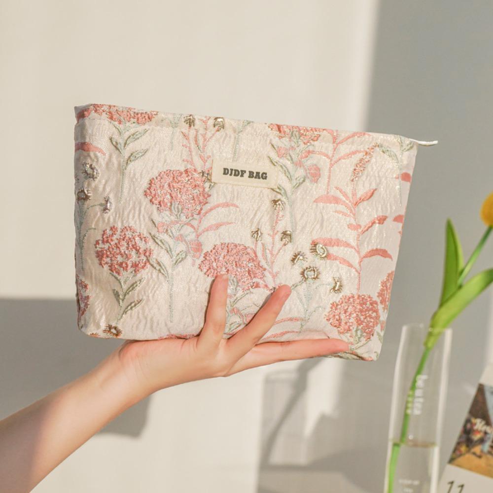 New Large Capacity Makeup Bag Floral Embroidered Cream Color Cosmetic Bag Zipper Toiletries Skincare Storage Bag Women