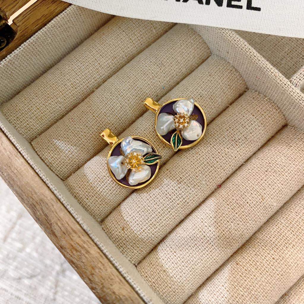 Medieval Baroque Pearl Earrings French Oil Painting Frame Flower Stud Earrings Court Style Light Luxury Retro Literary Earrings