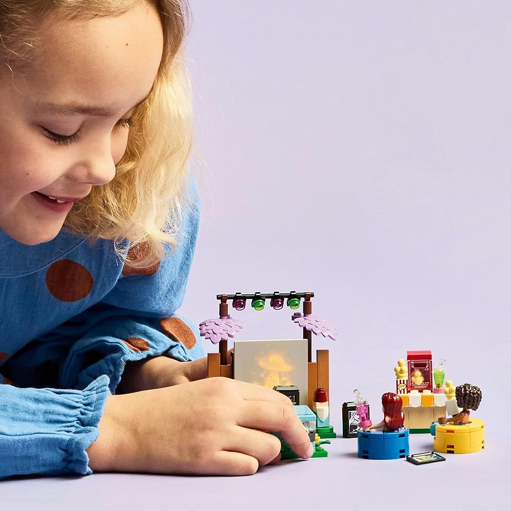 Конструктор LEGO Friends Вечеринка в честь фильма 42642 Развивающая игрушка для детей 6-9 лет