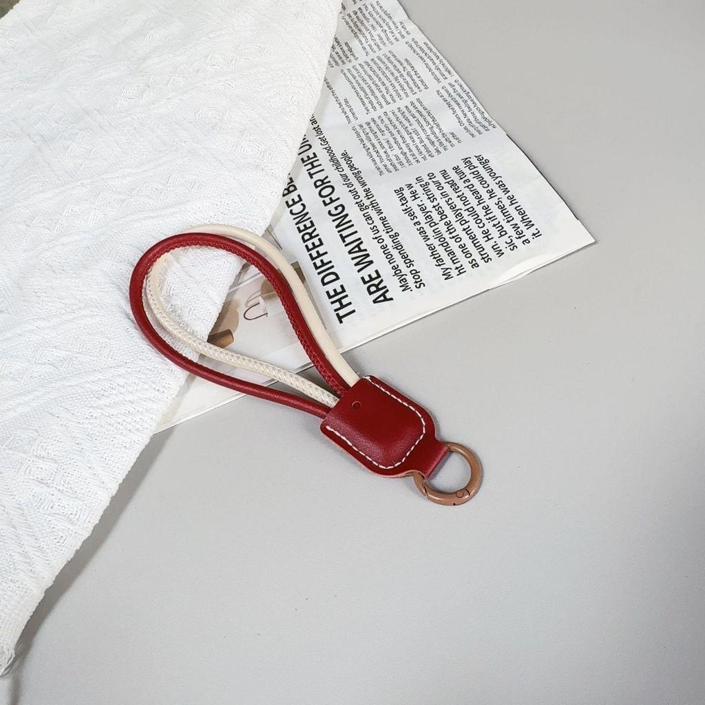 In-Stock Two-Tone PU Leather Short Lanyard for Phone Cases, Handbags, and Keychains – Stylish, Personalized, Versatile.