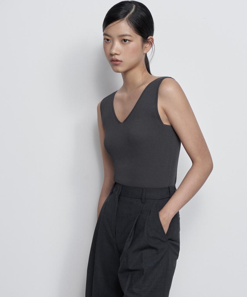 MUSINSA STANDARD WOMAN Women'S Ribbed V-Neck Knit Sleeveless Top [Dark Grey]