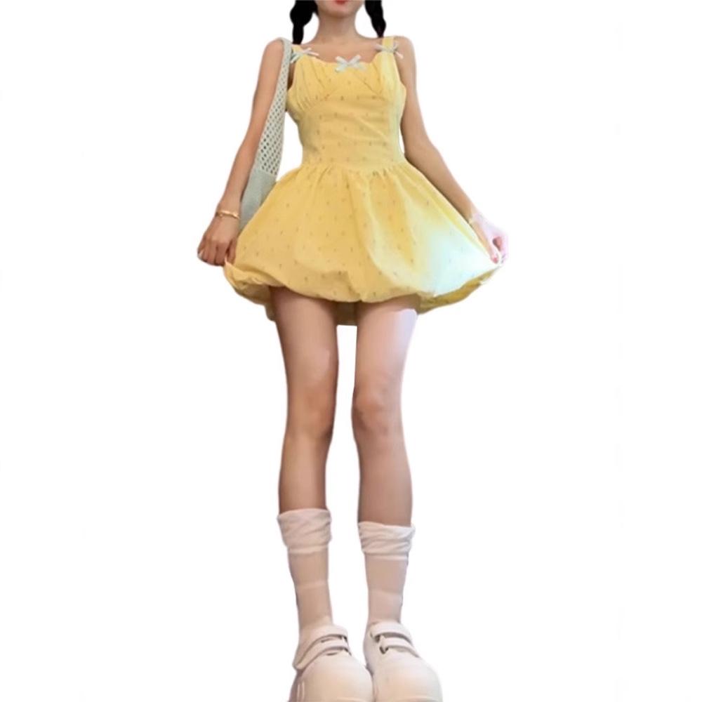 Милое маленькое желтое платье-тюльпан в горошек - на бретельках-спагетти, с приталенным силуэтом, пышной юбкой, летний стиль