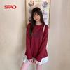 Женская хлопковая футболка SPAO с длинным рукавом и спущенной линией плеча с принтом-буквой